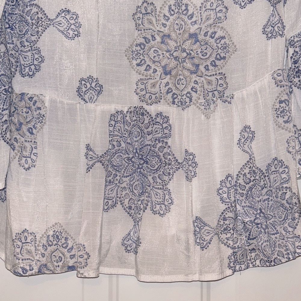 Unique Spectrum Button Ruffle S Top White Blue Floral Boho Hippie Casual - Picture 8 of 14